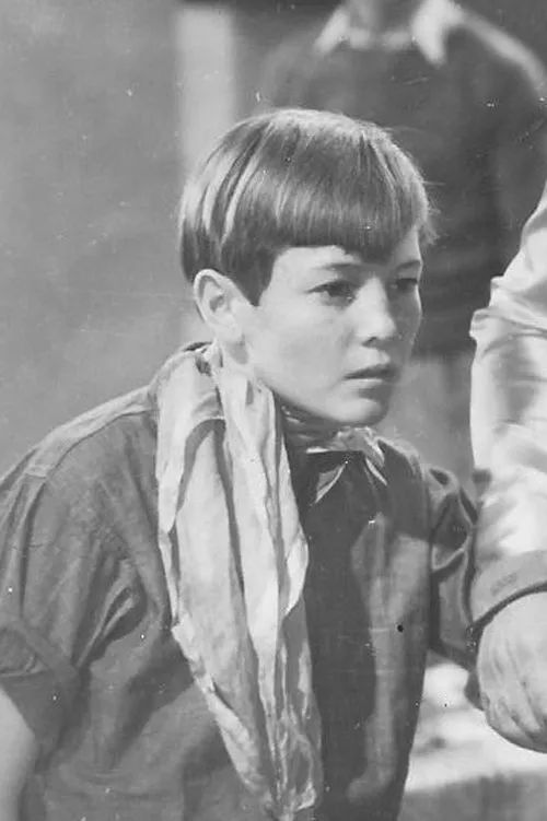 Billy Butts interpretando a Bobby Brand