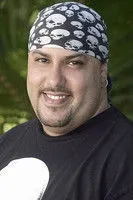 Billy Garcia interpretando a