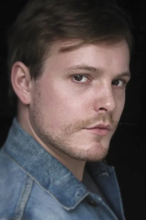 Billy Kay interpretando a Lance