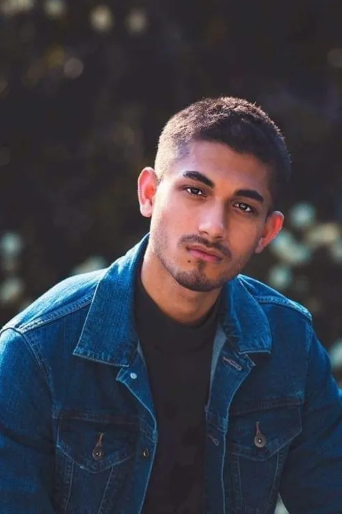 Bipin Karma interpretando a Mani