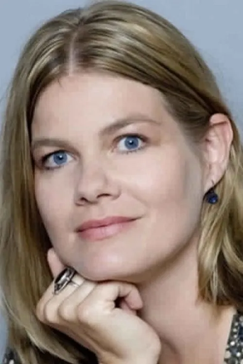 Birge Schade interpretando a Andrea