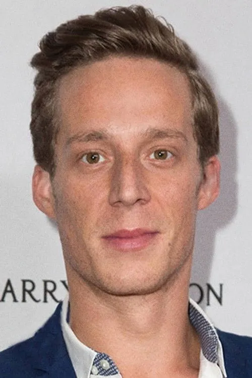 Bobby Steggert ha trabajado con Blaine Hoven en 1 ocasiones