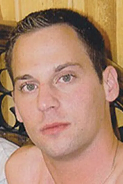 Blake Andrews interpretando a Blake Andrews