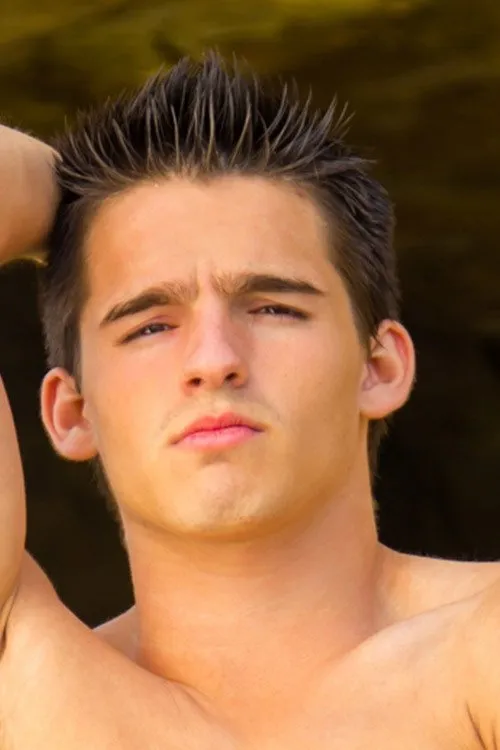 Blake Elliott interpretando a 