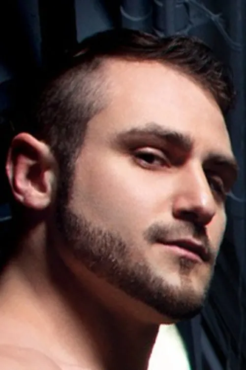 Blake Riley interpretando a 