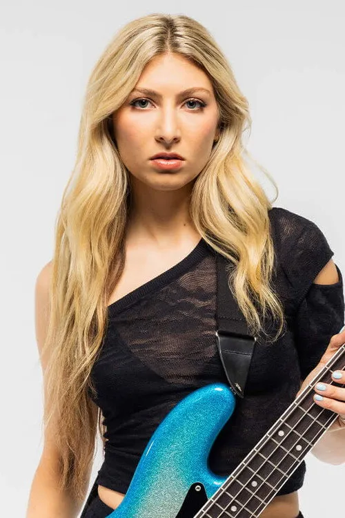 Leah Zeger ha trabajado con Blu DeTiger en 1 ocasiones