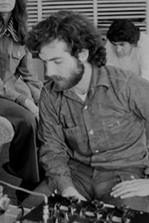 Bo Harwood interpretando a Self