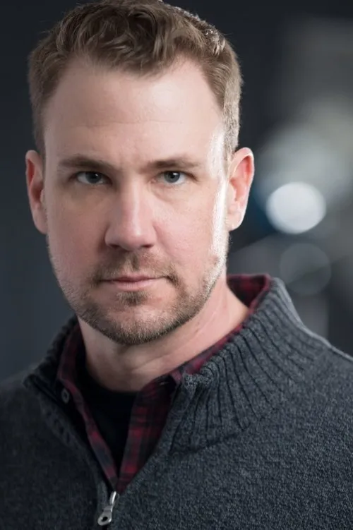 Bo Keister interpretando a Sheriff Hanituski