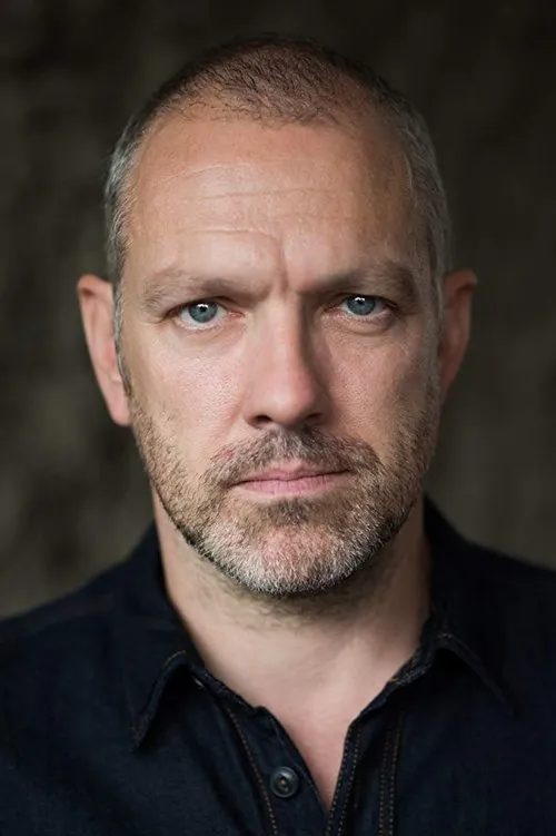 Bob Cryer interpretando a Pullman