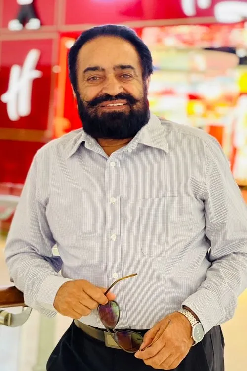 Gurpreet Mand ha trabajado con Bob Khaira en 1 ocasiones