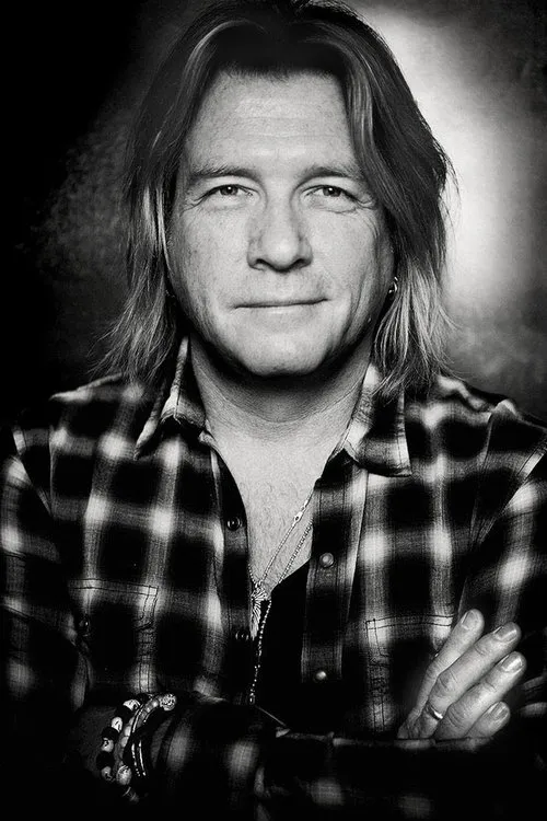 Bob Rock interpretando a Self