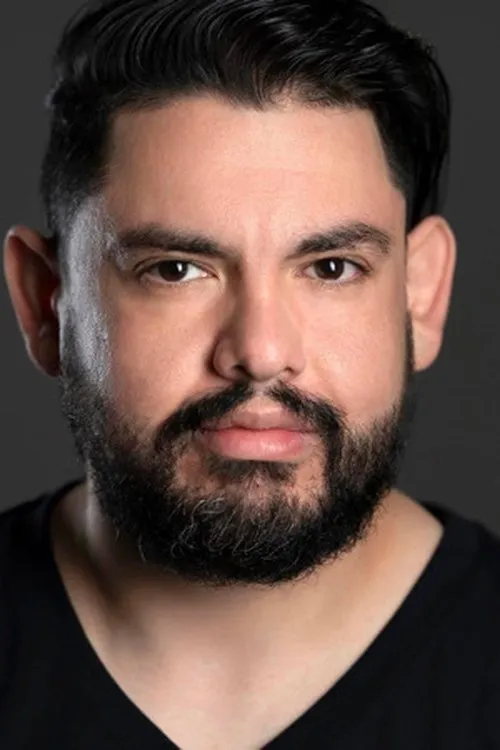 Bobby McGruther interpretando a David Molina