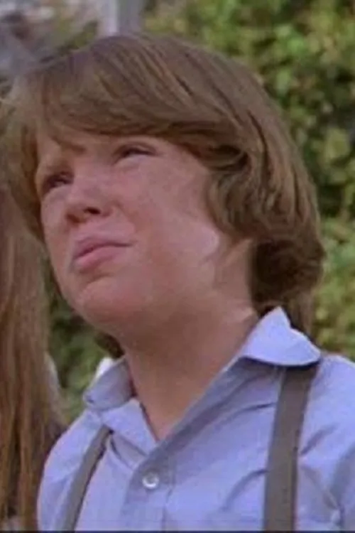 Bobby Rolofson interpretando a Carl