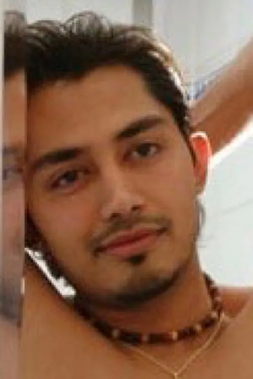 Bobby Sharma interpretando a 