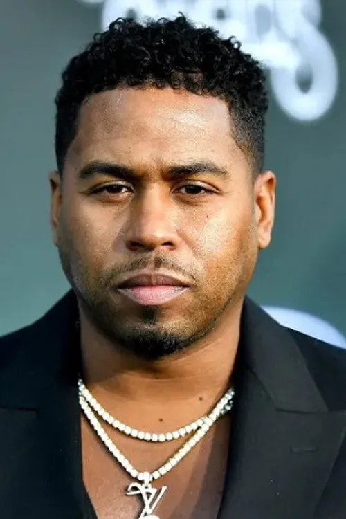 Bobby V interpretando a Luke
