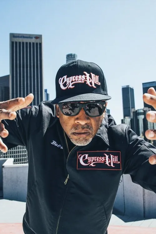 Bobo interpretando a Self