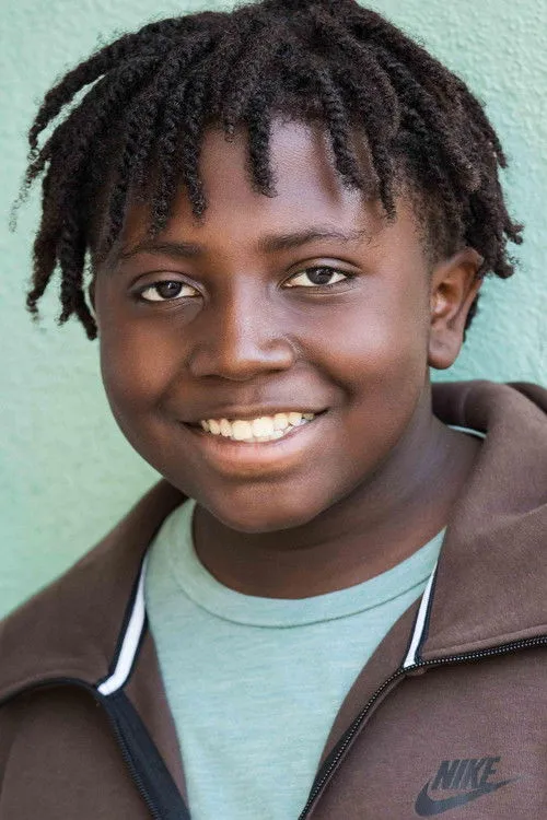 Bodhi Dell interpretando a Elad