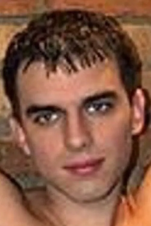 Bogi Falat interpretando a