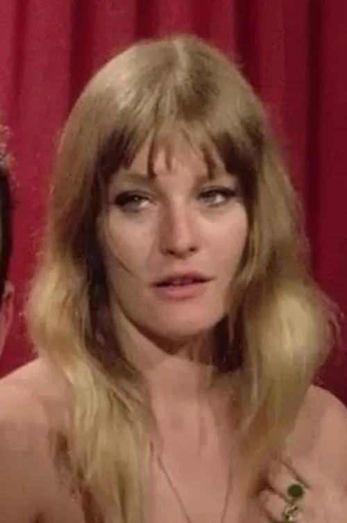 Bonnie Clark interpretando a