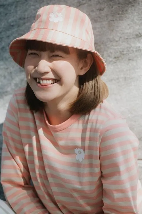 Bonnie Wong interpretando a 