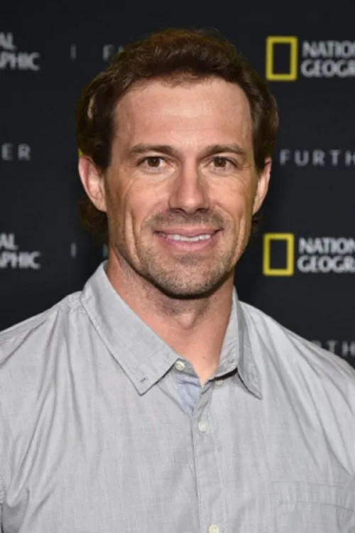 Boone Smith interpretando a Self