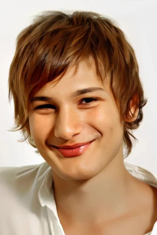 Borgahan Gümüşsoy interpretando a 