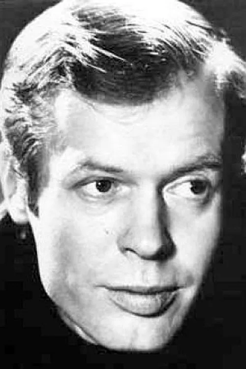 Boris Gusakov interpretando a Vasili