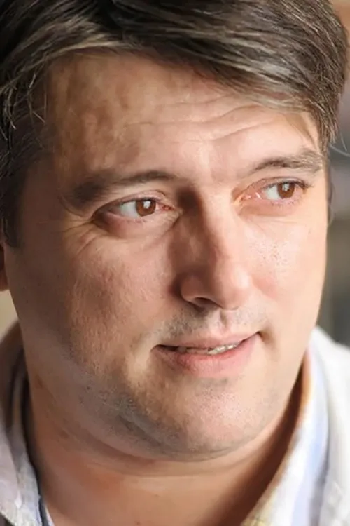 Boris Milivojević interpretando a Bole Fotos