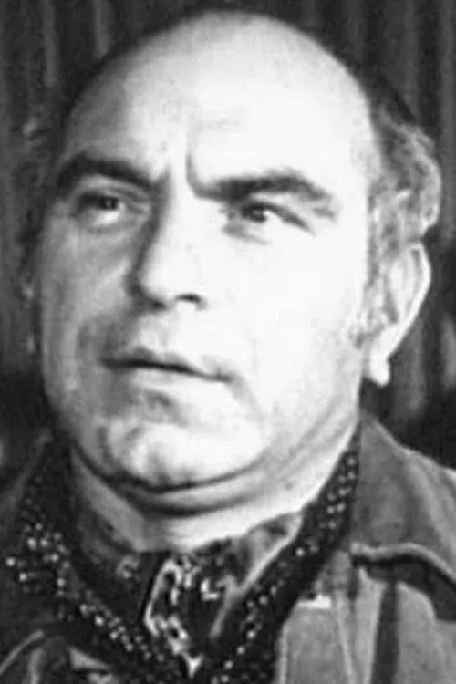 Boris Tsipuria interpretando a Dimitriy