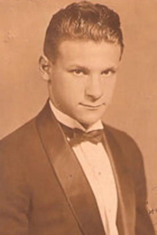 Borrah Minevitch interpretando a Adolphe