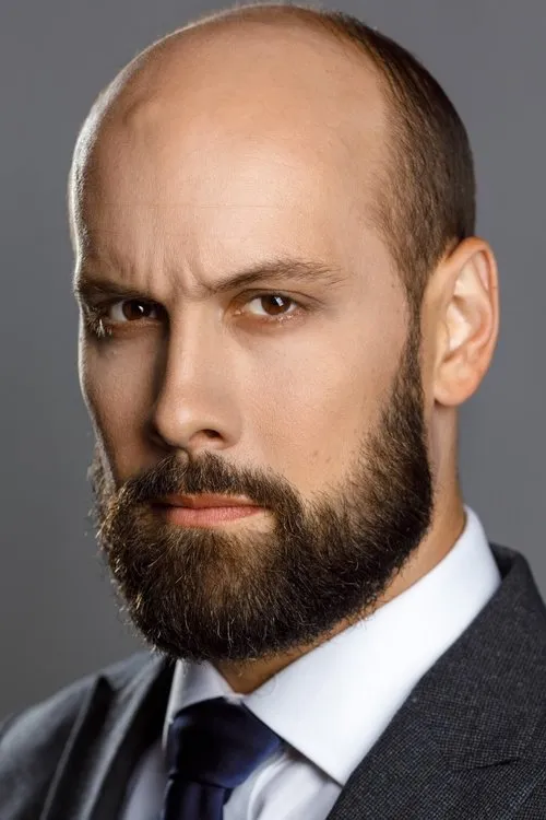 Brad Brinkley interpretando a Billy