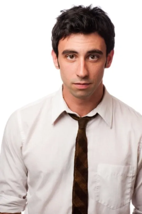 Brad Culver interpretando a Captain Altman