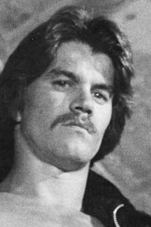 Brad Dillon interpretando a (archive footage)