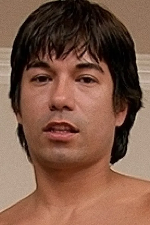 Brad Slater interpretando a 