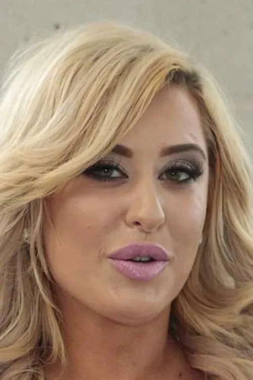 Brandi Bae interpretando a 