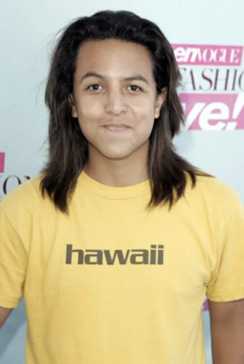 Brandon Baker interpretando a Quinn