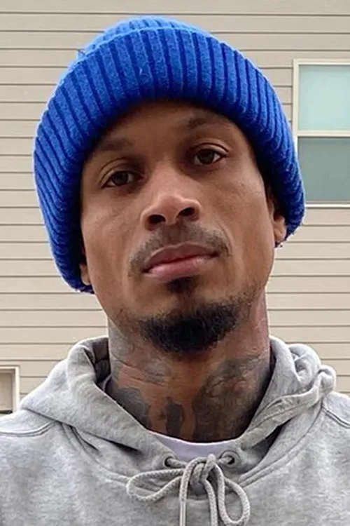 Brandon Chambers interpretando a Self