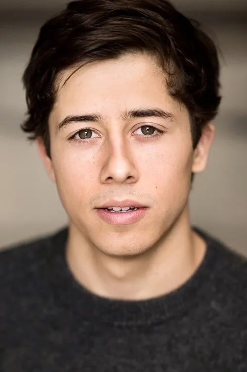 Brandon Engman interpretando a Punk