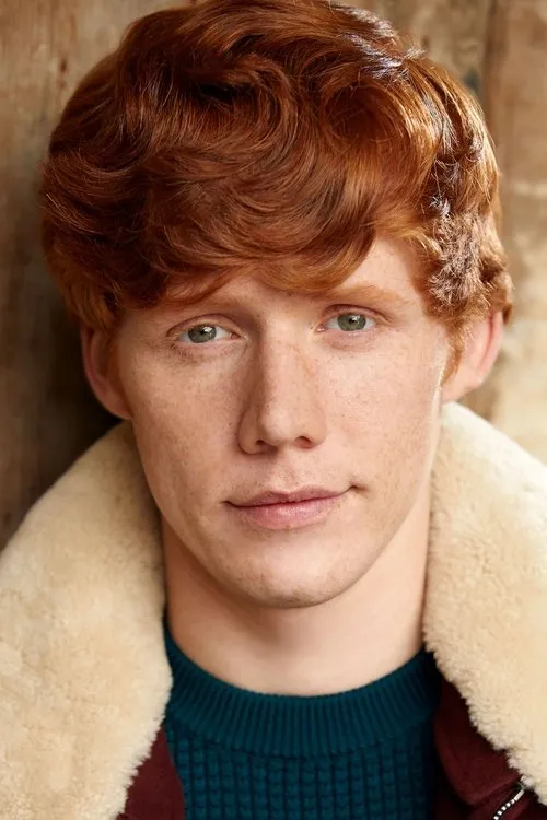 Brandon Root interpretando a Jake