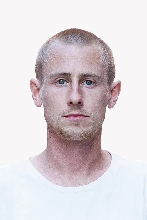 Brandon Westgate interpretando a 