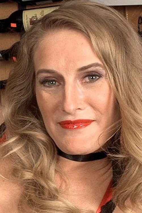 Brandy Smith interpretando a