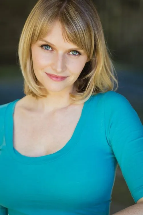 Bree Desborough interpretando a Angela - segment The Intruder