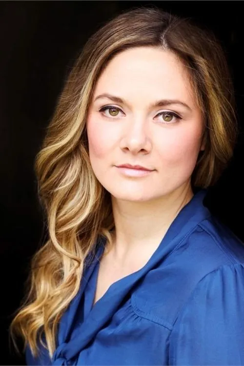 Bree Peters interpretando a Miss Pryor