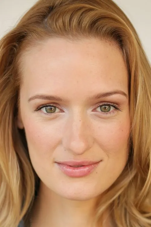 Breeda Wool interpretando a Sarah James