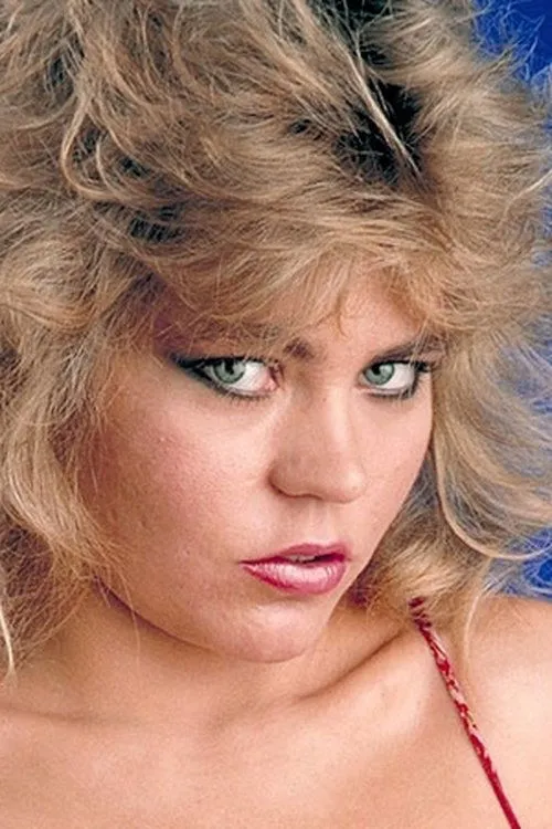 Breezy Lane interpretando a Geana Fields