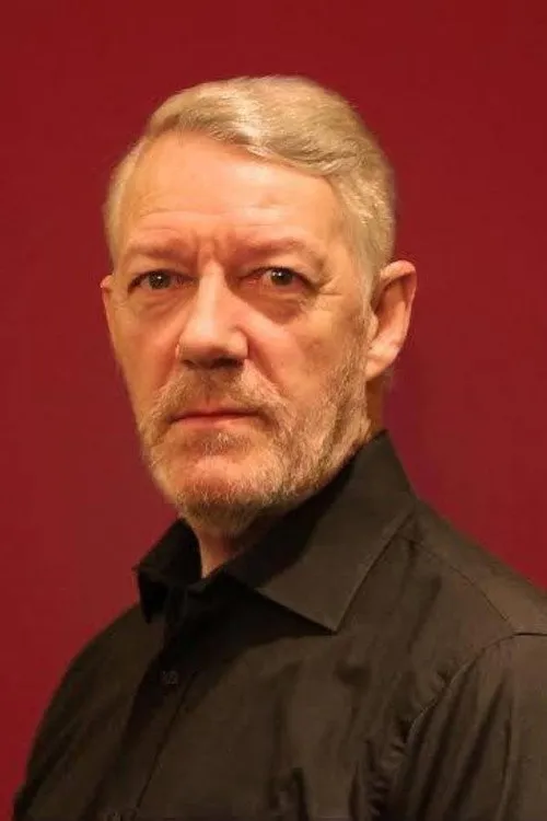 Brendan Corcoran interpretando a