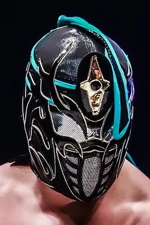 Brenden McAleavey interpretando a Ninja Mack