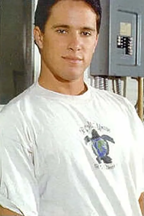 Brent Cross interpretando a