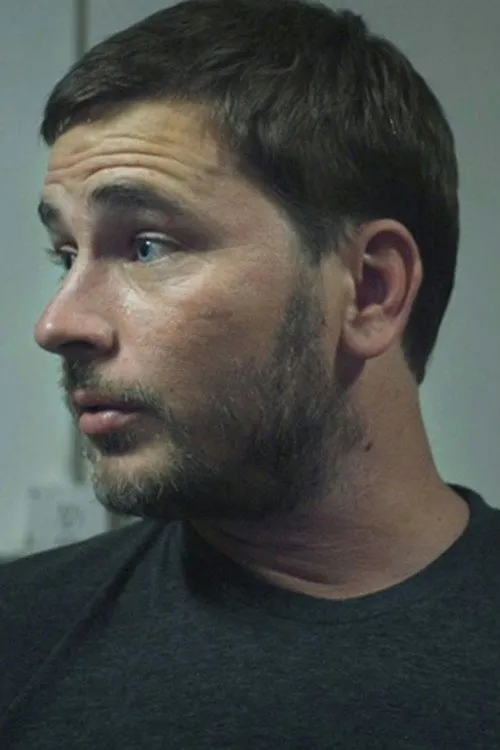 Brent King interpretando a Berger