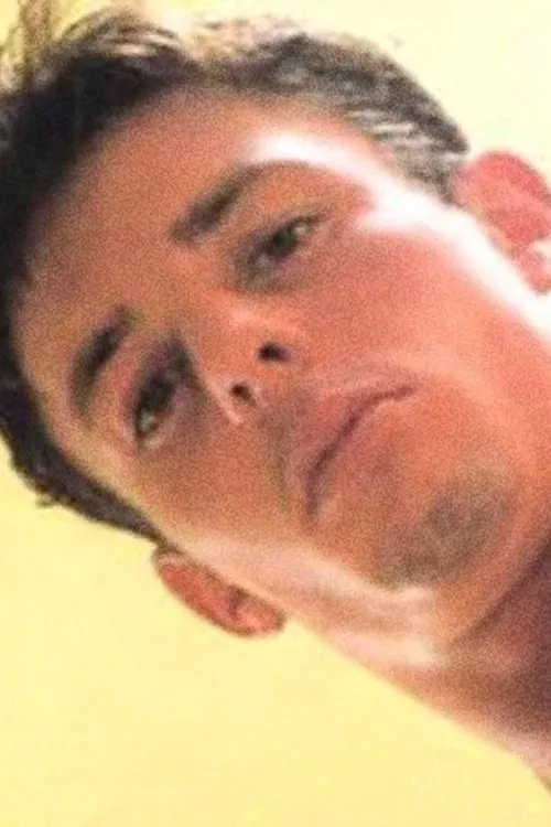 Brent Woods interpretando a